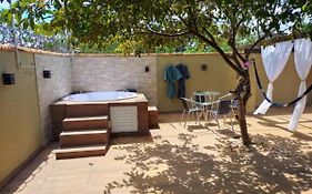 CASA COM SPA DE HIDRO, AQUECEDOR E CROMOTERAPIA A 1,0 kM DO CENTRO